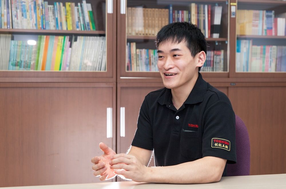 参加技能奥林匹克大赛的江头选手